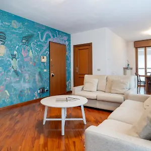 Spacious Bright Near Center And With Air Conditioning Apartment